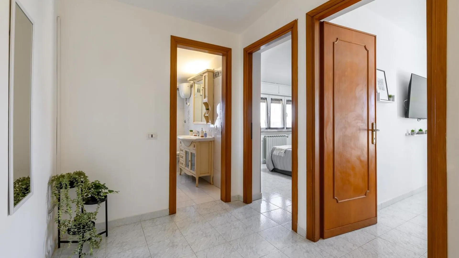 Coastal Whisper - 9 Min To Airport & 700M To Sea Apartment Focene Italy