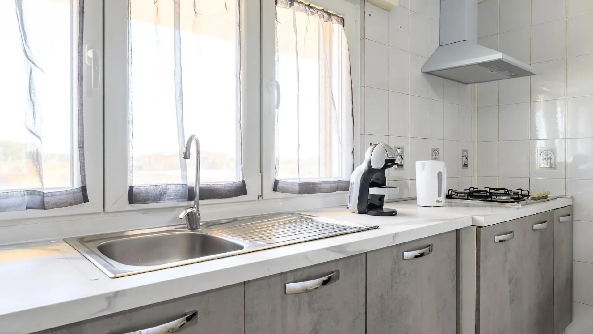 Coastal Whisper - 9 Min To Airport & 700M To Sea Apartment Focene