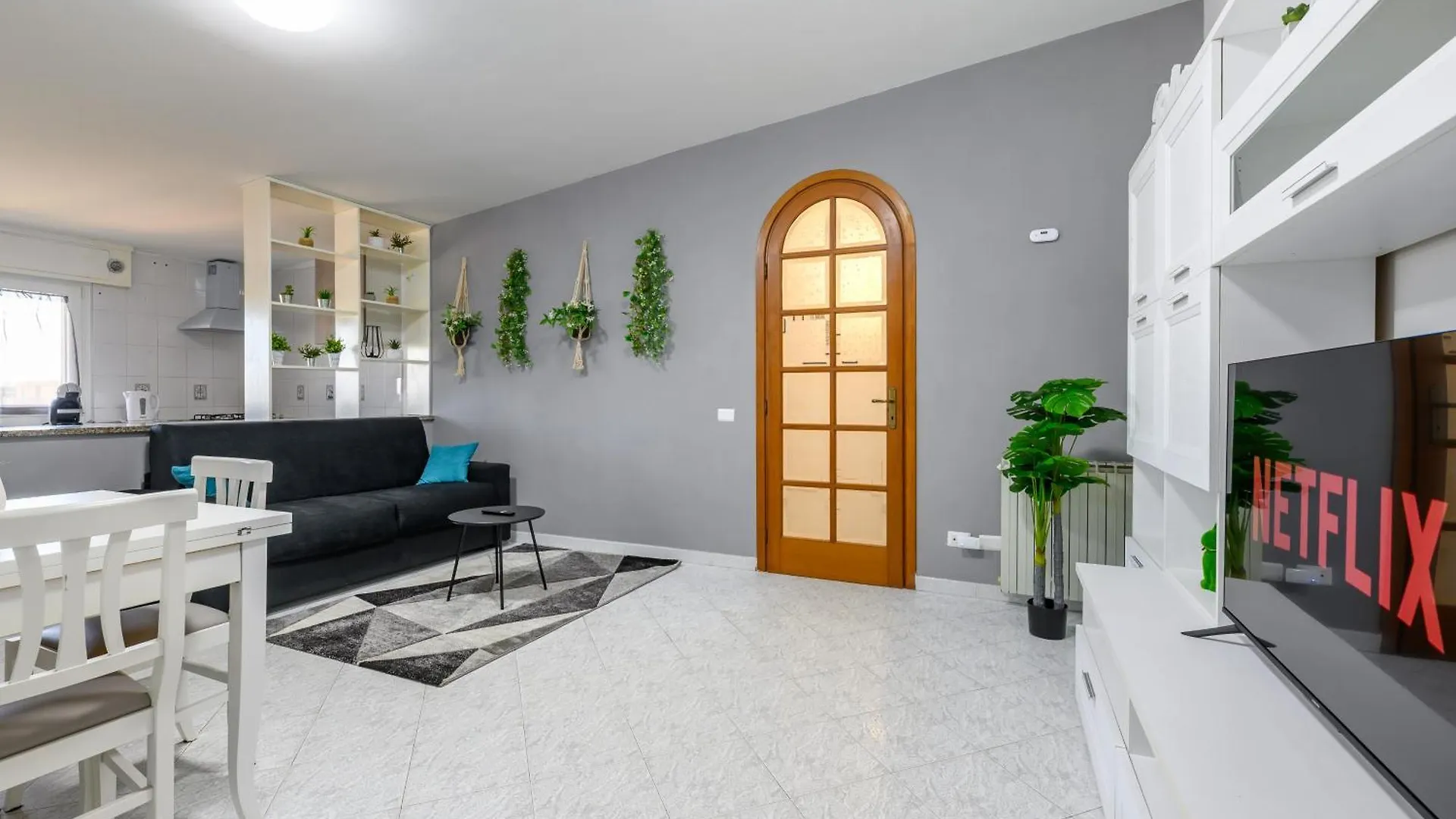 Coastal Whisper - 9 Min To Airport & 700M To Sea Apartment Focene