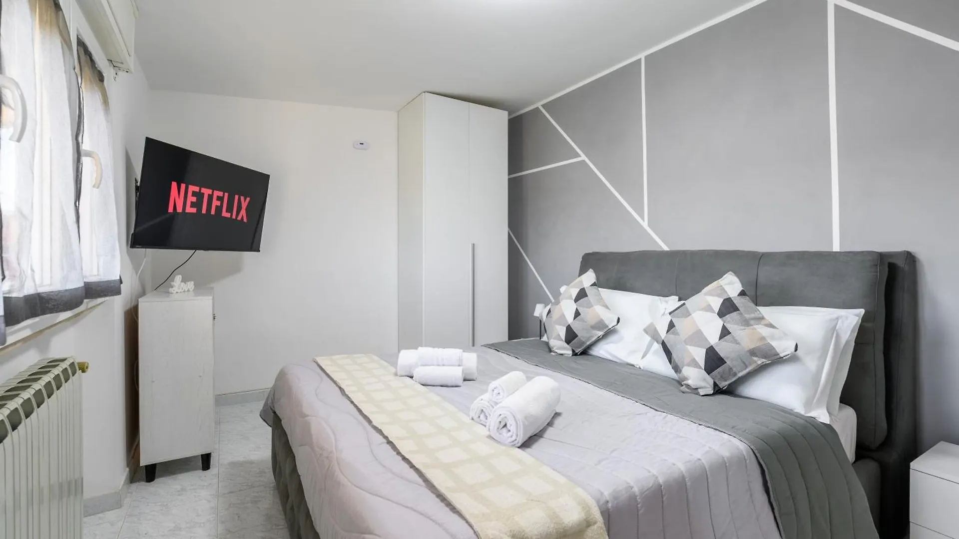 Coastal Whisper - 9 Min To Airport & 700M To Sea Apartment Focene